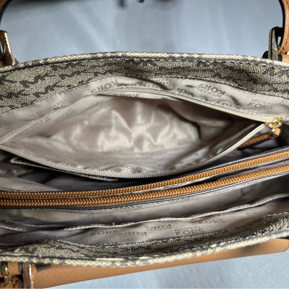 Micheal Kors Tote Tan 14 1/2 x 5 x 11 - Picture 14 of 15
